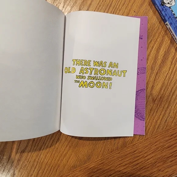 "There Was An Old Lady " Book Bundle - Picture 12 of 16